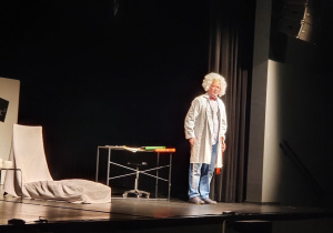 Zdjęcie aktorów na scenie GOK