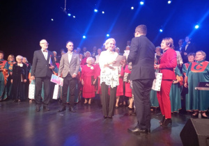 Zdjęcie występujących na scenie GOK