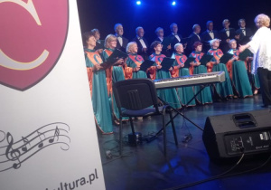 Zdjęcie występujących na scenie GOK