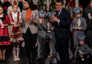 Zdjęcie występujących na scenie GOK