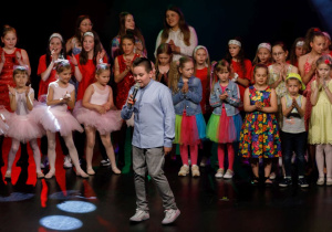 Zdjęcie występujących na scenie GOK