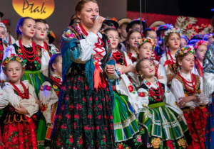 Zdjęcie Zespołu Pieśni i Tańca "Rzgowianie"