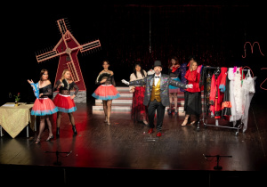 Zdjęcie ze spektaklu "Moulin Rzgów"